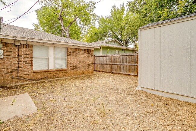 Building Photo - Charming 2 bedroom, 1 bath Fairmount Duplex