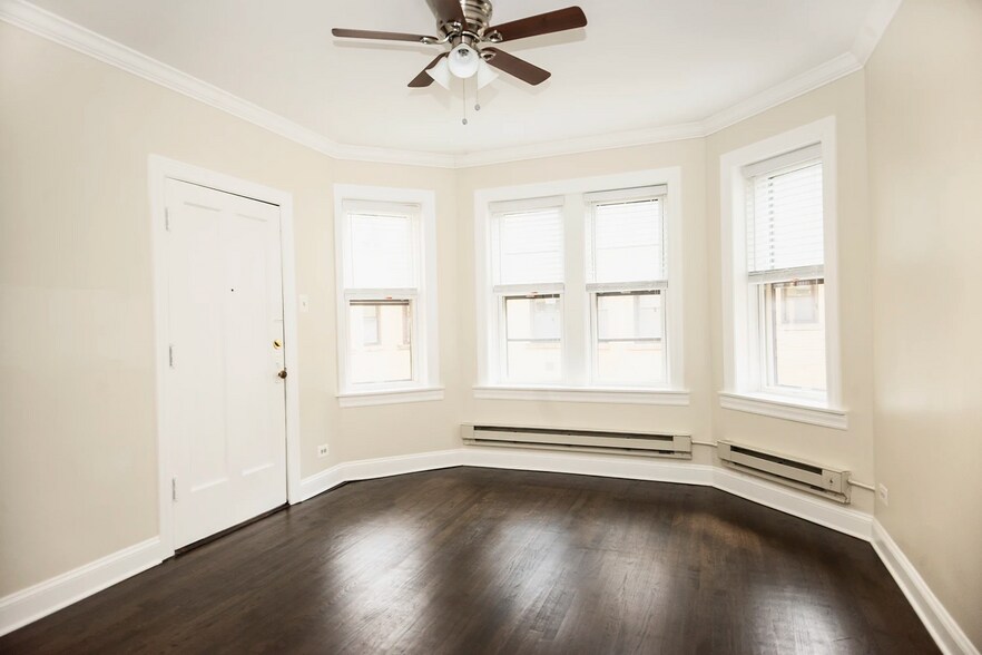 Building Photo - 3821 N Greenview Ave
