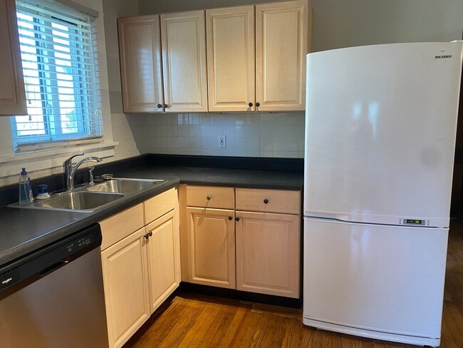 Building Photo - Beautiful Renovation in the Desirable South Hampton Neighborhood