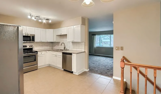Building Photo - Charming & Spacious 5-Bedroom Home! Detach...