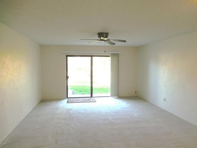 Living room - 266 Timberline Trl