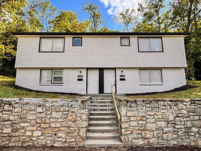 Primary Photo - 1335 N 47th St