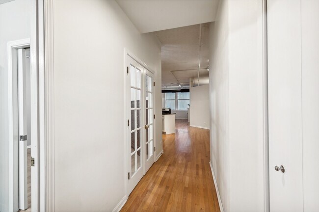 Building Photo - 161 W Harrison St