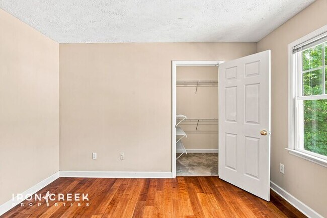 Building Photo - 16 Spinet St
