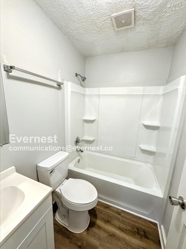 Building Photo - 8598 Stonewall Jackson Dr