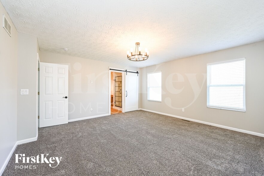 Building Photo - 671 McCormick Ln