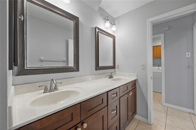 Building Photo - 1071 Corkwood Dr