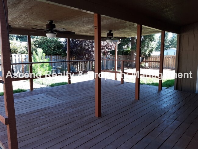 Building Photo - Updated 4 Bed on Cul de Sac Quick Access t...