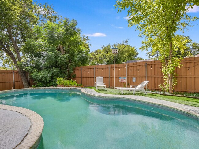 Building Photo - 14611 Gold Fish Pond Ave