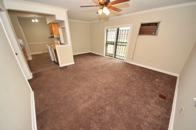 Building Photo - 4 Bedroom, 2 Bathrooms Near UOM and Highland