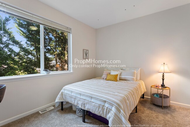 Building Photo - Four Bedroom Home with Amazing Views in Bull Mountain!