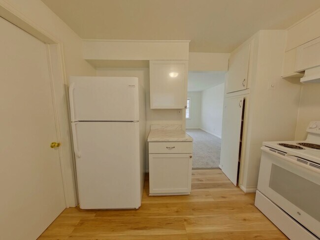 Building Photo - 3 Bedroom Home