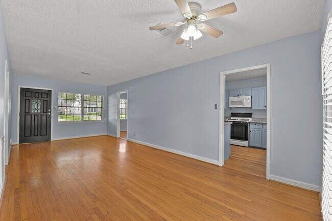 Building Photo - Charming 3-Bedroom Home with Detached Gara...