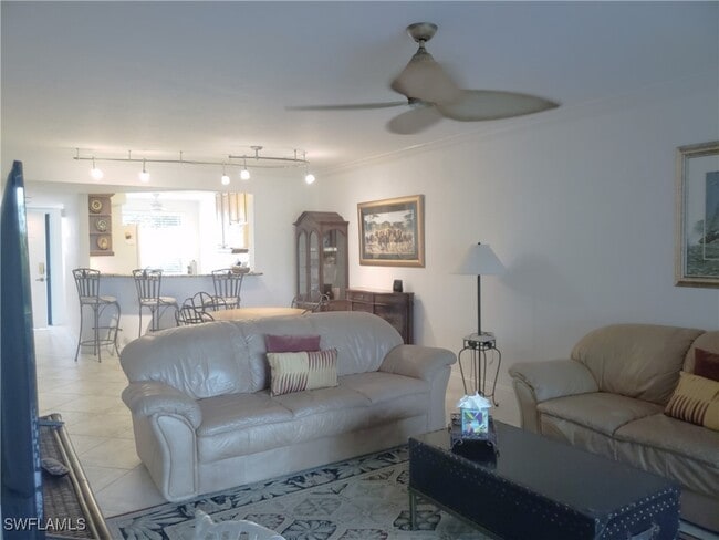 Building Photo - 300 Horse Creek Dr