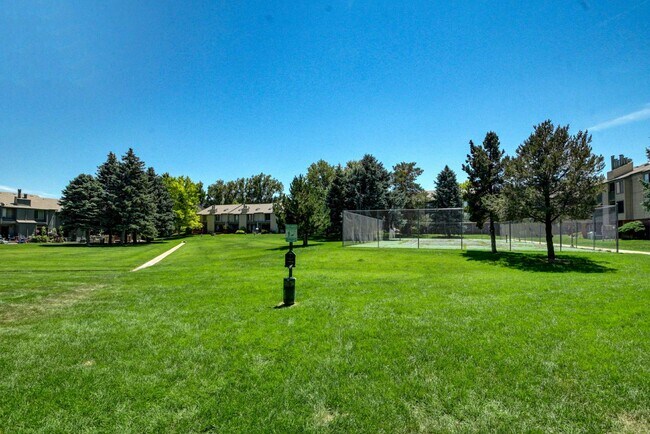 Building Photo - $2,025 - 2 Bed, 2.5 Bath Unit in Lakewood with In-Unit Laundry!