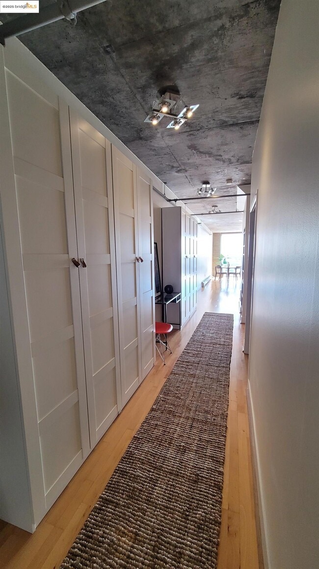 Building Photo - 311 Oak St