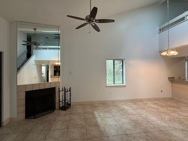 Building Photo - Soaring Ceilings, 2 bedrooms w/a loft