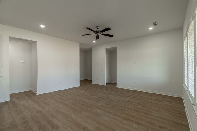 Building Photo - 4530 W Canyon Run Dr