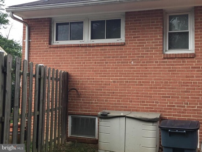 Building Photo - 10707 Glenhaven Dr