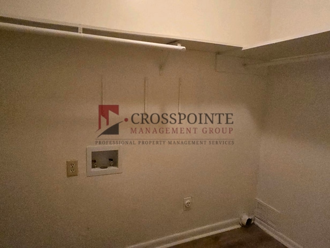 Building Photo - Coming Soon! Cozy 3 Bedroom Unit!