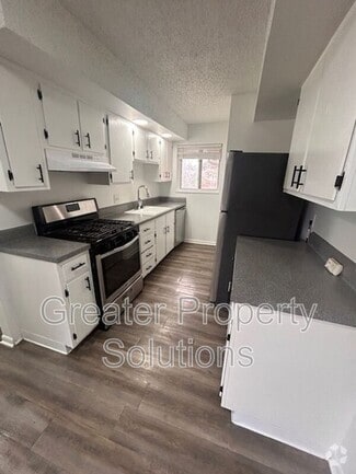 Building Photo - 5000 NW Kalivas Cir