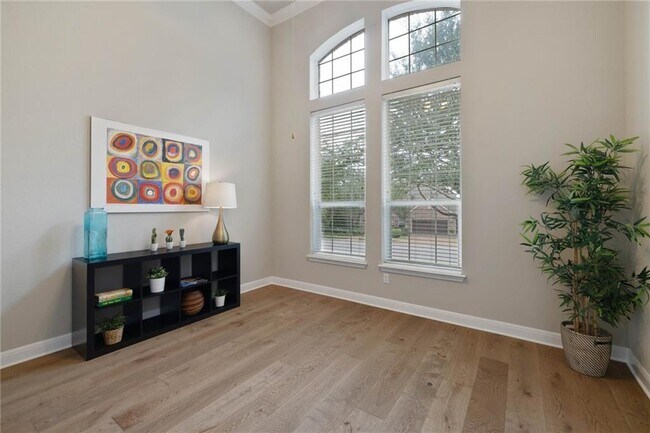 Building Photo - 3000 Welton Cliff Dr