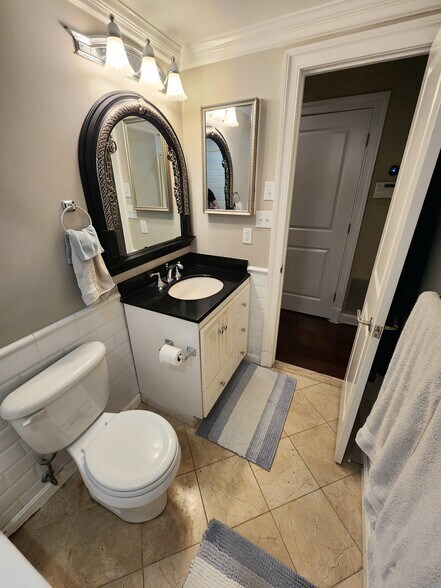 Building Photo - 8 Andrew Pl