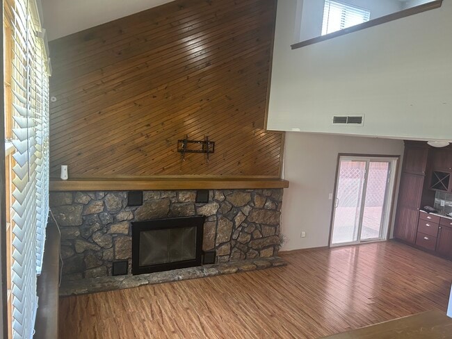 Building Photo - 2409 N Bramblewood St