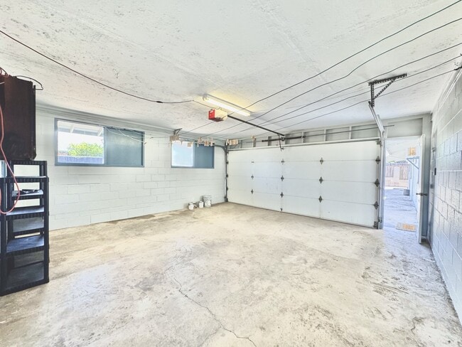 Building Photo - 376 Ano St