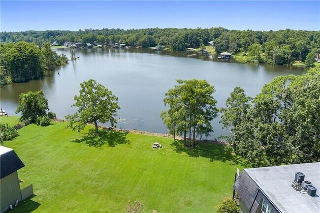 Building Photo - 337 Riverbend Dr