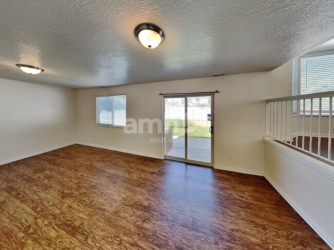 Building Photo - 8558 Laurel Oak Dr
