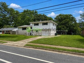 Building Photo - 608 Charlton Dr