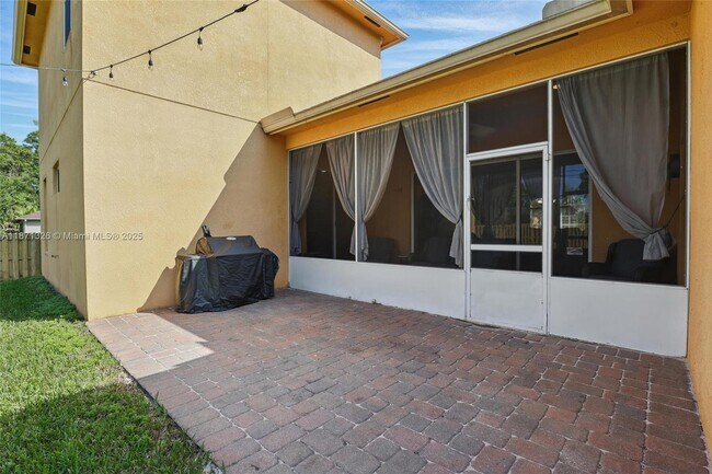 Building Photo - 1425 SW Oriole Ln