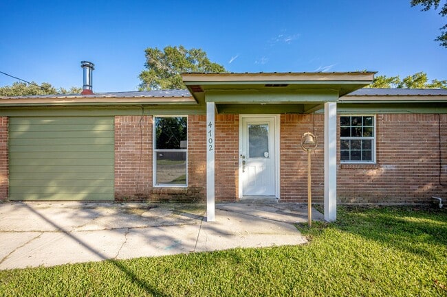 Building Photo - 3 Bed 1 Bath Home In Pascagoula - New Appl...