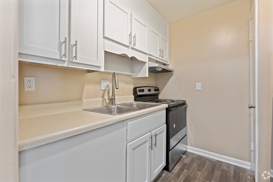 1BR, 1BA - 860SF - Kitchen - Summer Rise