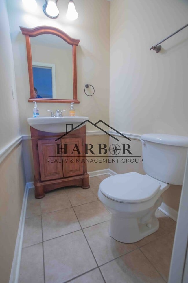 Building Photo - Single Family Home in NW Rochester!