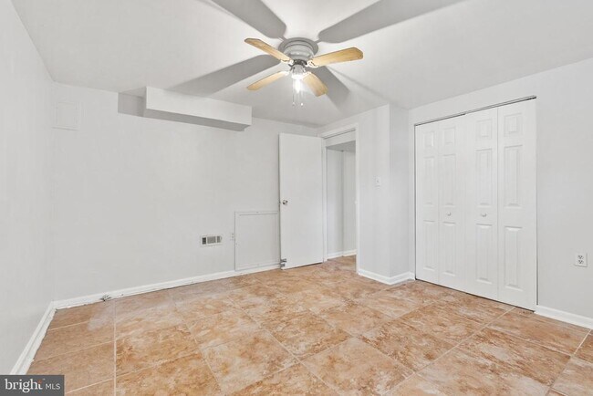 Building Photo - 3001 Fairhill Ct