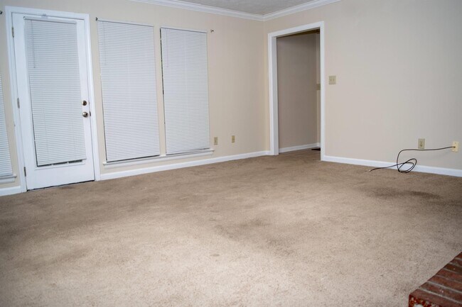 Building Photo - 1615 Woodmere Loop