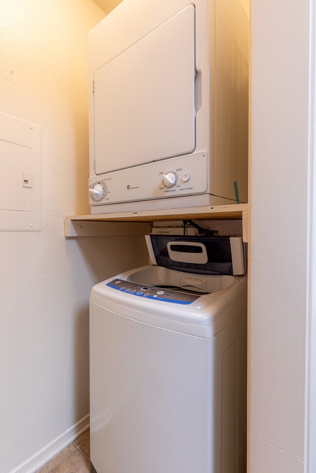 Waterford Place Apartments & Townhomes 1120011220 W 108th St