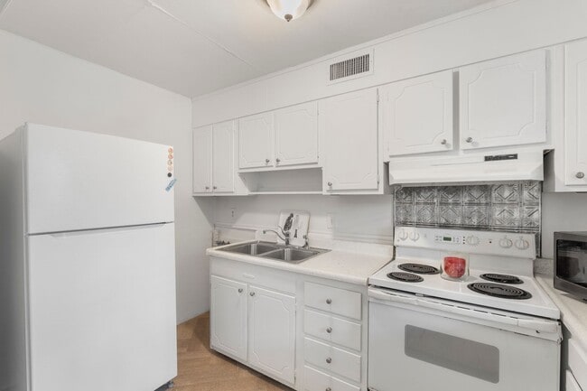 Building Photo - 918 McAlway Rd