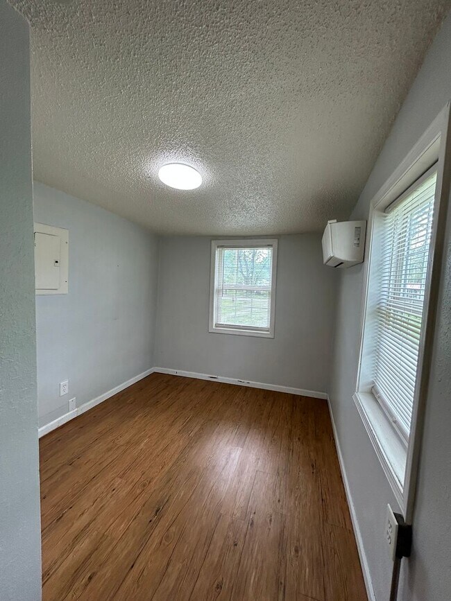 Building Photo - 105 W Jefferson St