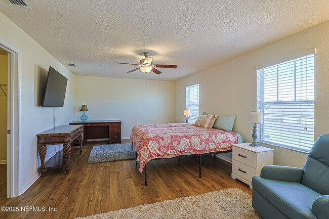 Building Photo - 2408 Bonnie Lakes Dr