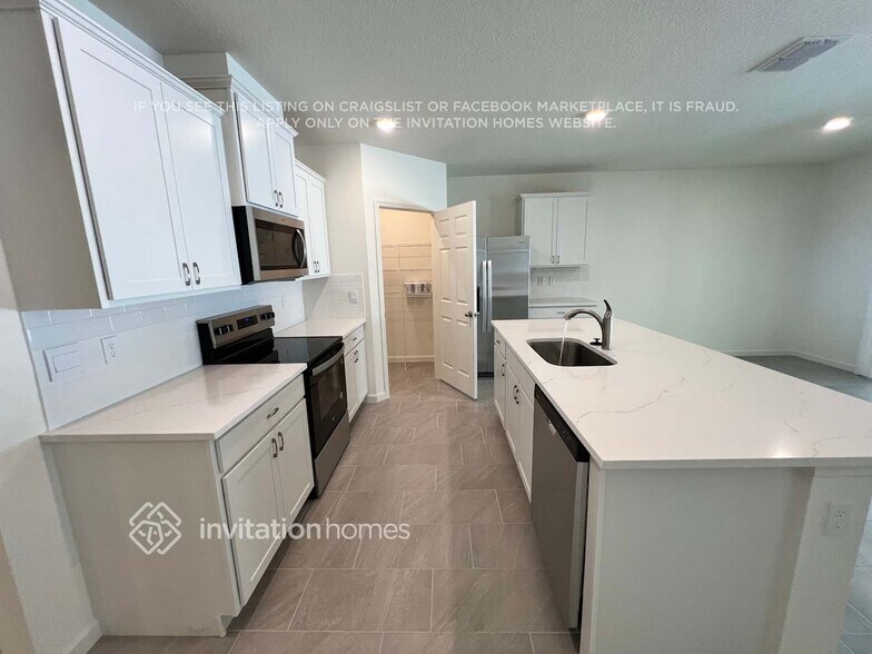 Building Photo - 9671 Seaspray Dr