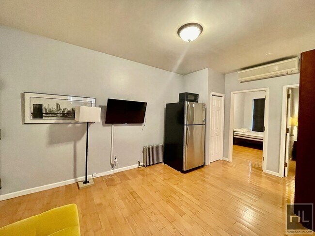 Building Photo - Prime Location!!! Spacious 1 bedroom with ...