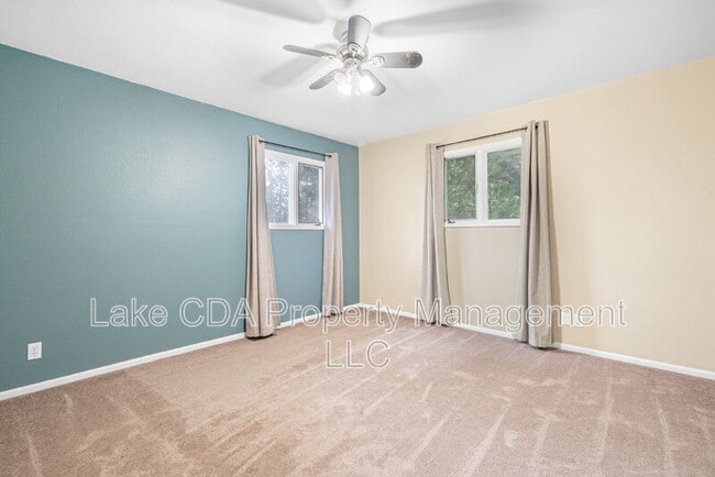 Building Photo - 1525 E Woodland Dr