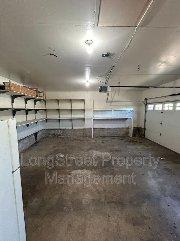 Building Photo - 4181 NW Jasmine Pl