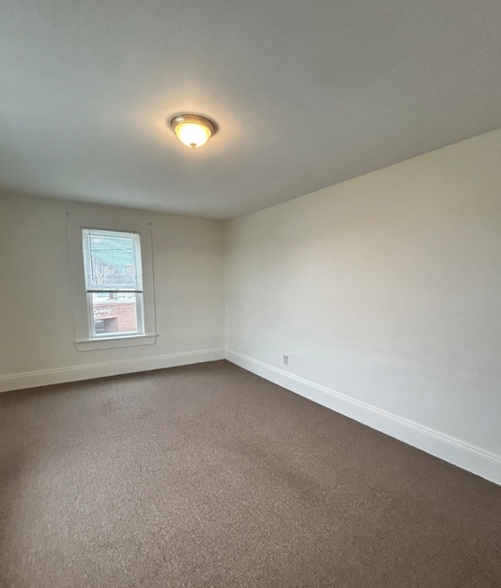 Building Photo - 67 Pleasant St