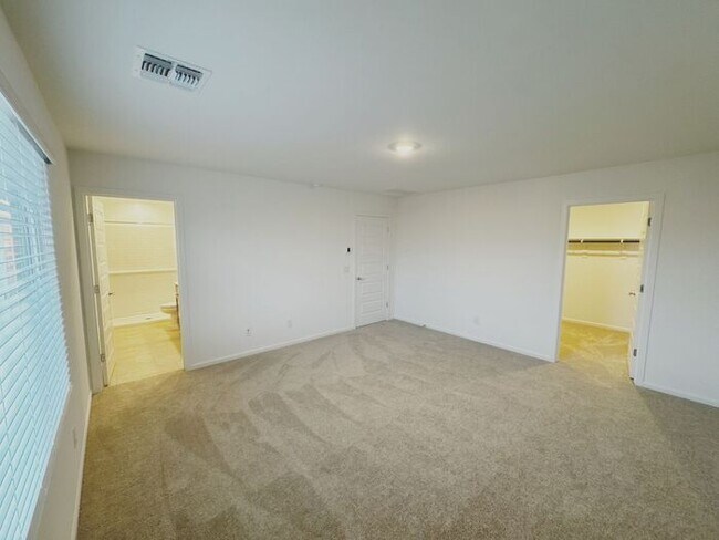 Building Photo - NEW 5 BEDROOM 3 BATHROOM HOME AVILABLE FOR RENT!