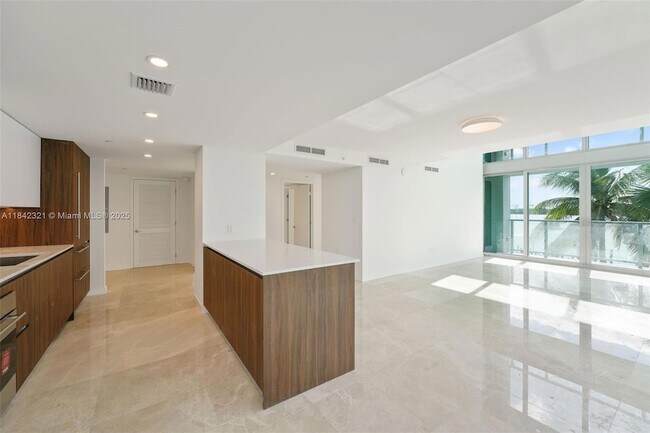 Building Photo - 1500 Bay Rd