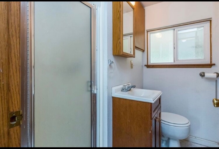 Bathroom - 2058 Long Lake Rd SE